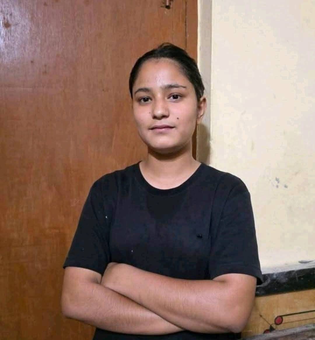 iamvershaverma's tweet image. एक पिता की अपील
कामाक्षी (कम्मू ) तुझे गए हुए छह दिन हो गए हैं बेटा अगर तुझे इस पोस्ट के बारे में कहीं से पता चलता है तो गौर करना
तू गुस्से में कहीं चली गई है कोई बात नही गुस्सा तो आता रहता है |
तू मेरी शेर बेटी है. मुझे तुझ पर बहुत भरोसा है तू बेटा मेरी शान है
कम्मू तेरी…