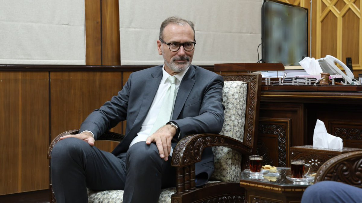 SyrMOfj's tweet image. لتطوير النظام القضائي، استقبل السيد وزير العدل الدكتور "مظهر الويس" القائم بأعمال السفارة الألمانية في سوريا السيد "كليمنس هاش"، برفقة مديرة الوكالة الألمانية للتعاون الدولي (GIZ) السيدة "تانيا لومان"، حيث جرى بحث التعاون القضائي، ودعم مشاريع التحول الرقمي، وتطوير بنية العدالة.…