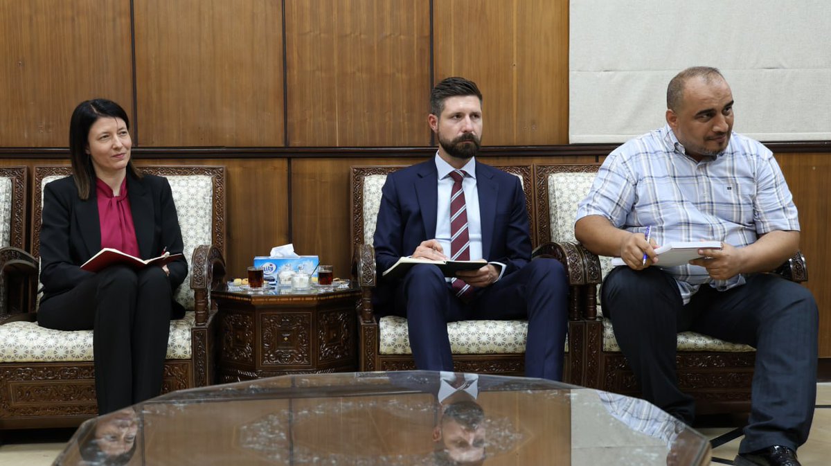 SyrMOfj's tweet image. لتطوير النظام القضائي، استقبل السيد وزير العدل الدكتور "مظهر الويس" القائم بأعمال السفارة الألمانية في سوريا السيد "كليمنس هاش"، برفقة مديرة الوكالة الألمانية للتعاون الدولي (GIZ) السيدة "تانيا لومان"، حيث جرى بحث التعاون القضائي، ودعم مشاريع التحول الرقمي، وتطوير بنية العدالة.…