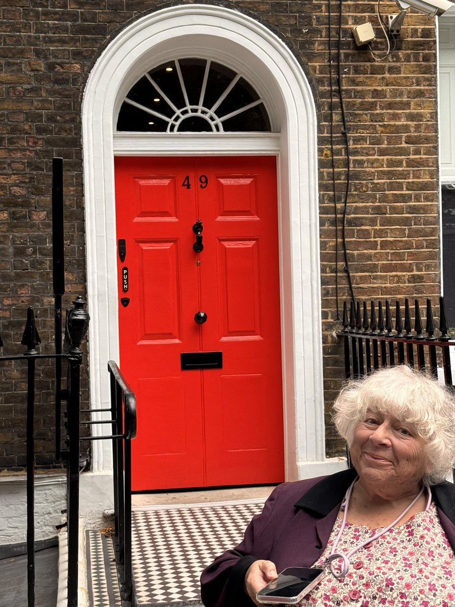 lucindahawksley's tweet image. Today is the opening of the brand new exhibition at the Charles Dickens Museum - “Showtime!” It explores the enduring appeal of Dickens’s writing, the many adaptations for stage & screen, as well as his own love for the theatre & acting. Yesterday was press day.