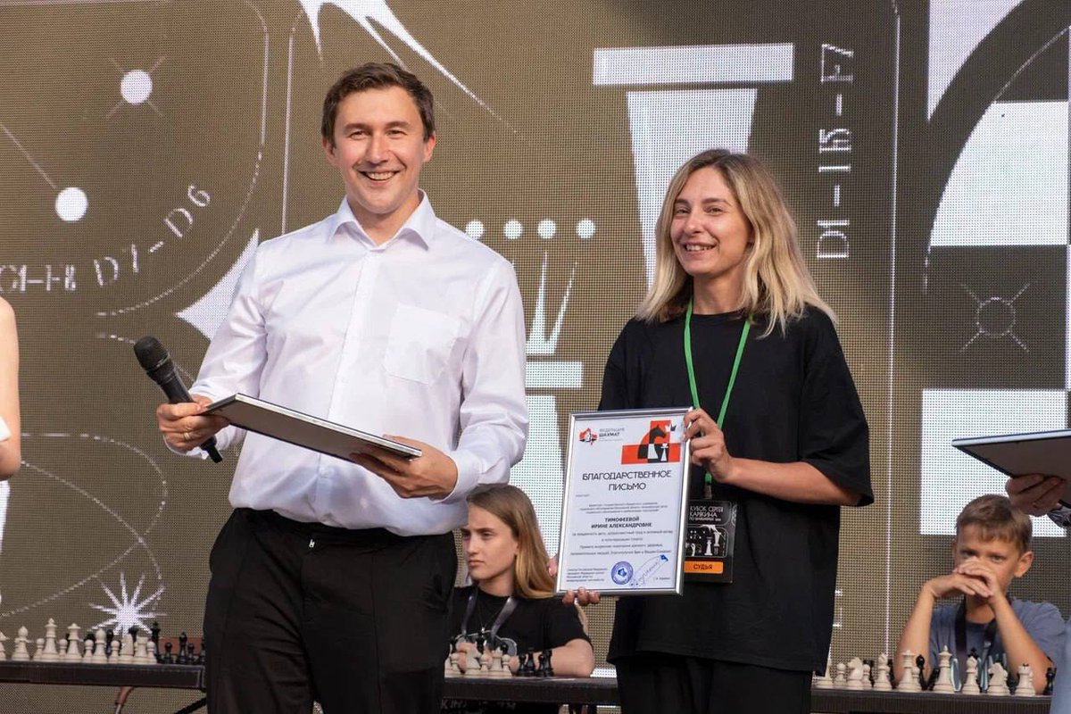 PHChess's tweet image. Karjakin just posted pictures celebrating International Chess Day together with Gunina in Moscow 🇷🇺
How can @FIDE_chess seriously argue that Gunina is a "neutral" athlethe?