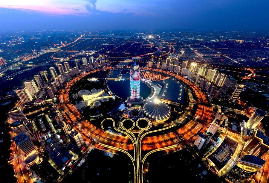 ChinaDaily's tweet image. Located in Central #China's Henan province, #Zhengzhou is renowned as a regional hub for sci-tech innovation, a national historical and cultural city, and an international comprehensive transportation hub. In recent years, Zhengzhou has been dedicated to promoting high-quality…