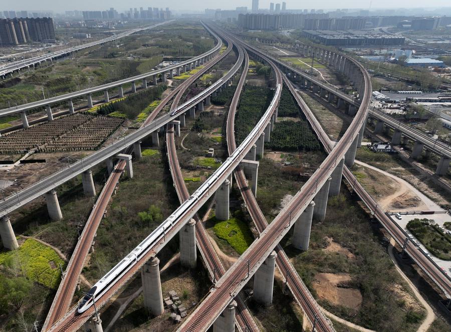 ChinaDaily's tweet image. Located in Central #China's Henan province, #Zhengzhou is renowned as a regional hub for sci-tech innovation, a national historical and cultural city, and an international comprehensive transportation hub. In recent years, Zhengzhou has been dedicated to promoting high-quality…