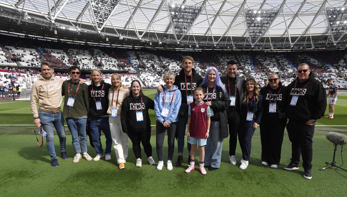 Dylantombides's tweet image. A throwback to DT38 Awareness Day at @westham in April ⚒️⚽️
Photos: WHUFC / DT38
#WeAreDT38