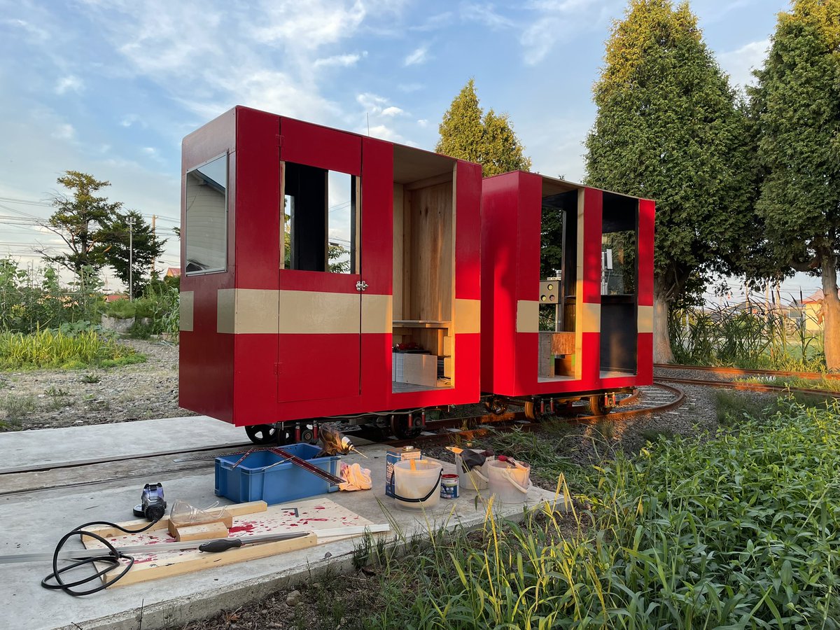 iwamizawa46's tweet image. 7月23日、車両基地内45℃超え。水分補給&日焼け止めを塗った上で作業をしました。気温は34℃と空知地方としては猛暑でした。日没後の屋内はまだ30℃超え😅エアコンが恋しい今日この頃ですが、扇風機を活用して乗り切ります。