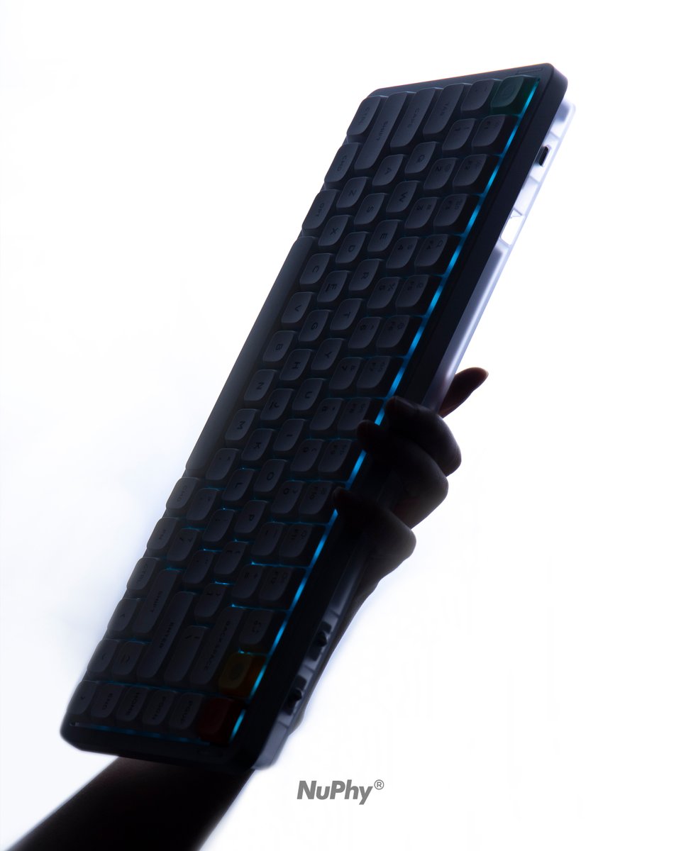 nuphystudio's tweet image. Air75 V3 | Clean lines. Cold light. Pure focus.
Built to perform.
Designed to disappear into your workflow —
until it’s time to shine.
#nuphy #nuphyair75v3 #keyboard #industrialdesign #mechanicalkeyboard #customkeyboard #applesetup