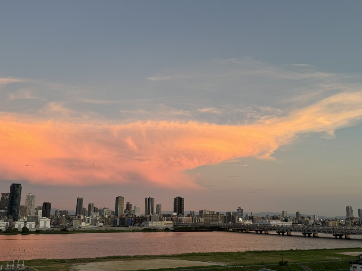 kenji821max's tweet image. 今日もお疲れさまです🌆✨

#イマソラ  #夕焼け雲