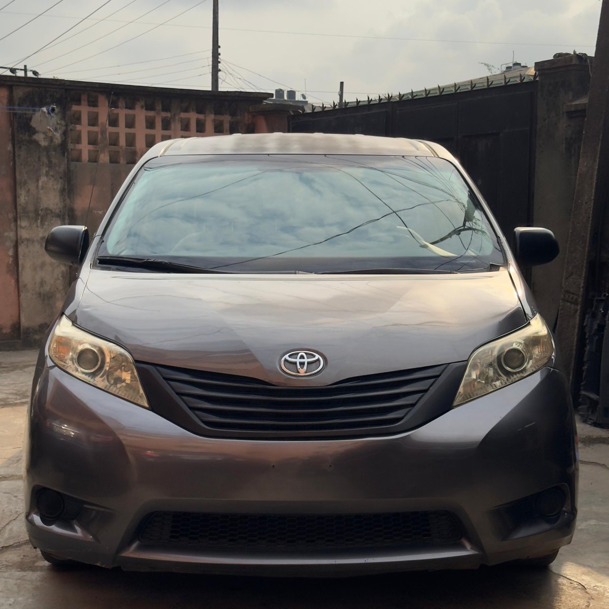 Used not Registered🇺🇸🇺🇸
Toyota Sienna 2012 LE V4
Accident free 

Price: 12.5million
Location: Surulere/Mushin