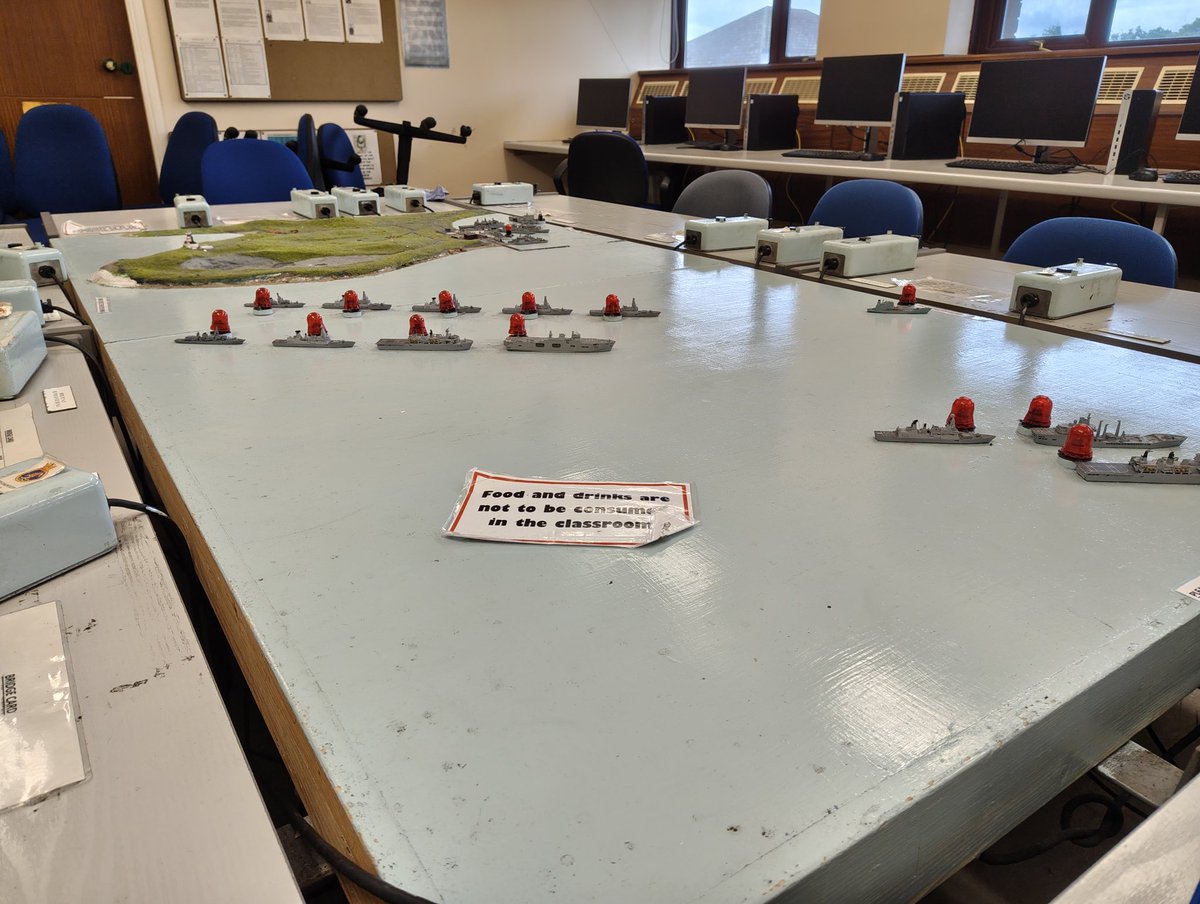DockYardWall's tweet image. Not a bad day, having a look around @HMS_Collingwood & talking signaling.