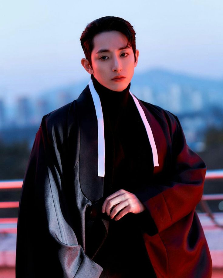 fromdaysix's tweet photo. ain't lying #GhostTeller @naver_webtoon #LeeSooHyuk @NetflixKR #이수혁 #Tomorrow #내일 https://t.co/z0Vxmxb6NW
