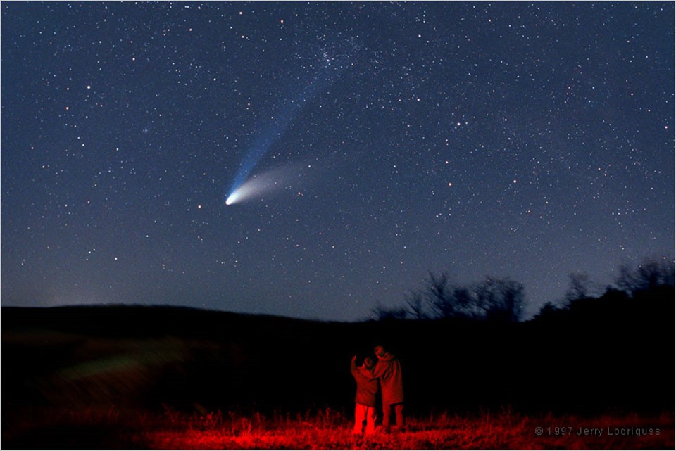 StarWalk's tweet image. 🌟 30 Years Since the Discovery of Comet Hale-Bopp! ☄️
On July 23, 1995, amateur astronomers Alan Hale and Thomas Bopp independently discovered a comet that would go on to wow the world — Comet Hale-Bopp (C/1995 O1).
✨ With a brightness of mag 10.5 at discovery and located 7.2…