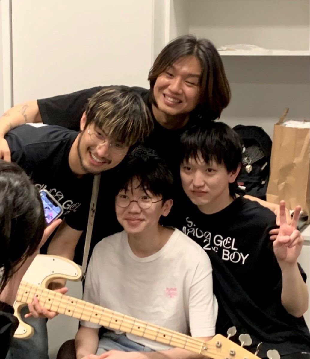 당신은 실리카겔의 축복을 받으셨습니다
이 트윗을 알티를 한다면 
이선좌 없이 티켓팅에 성공할 것 입미다