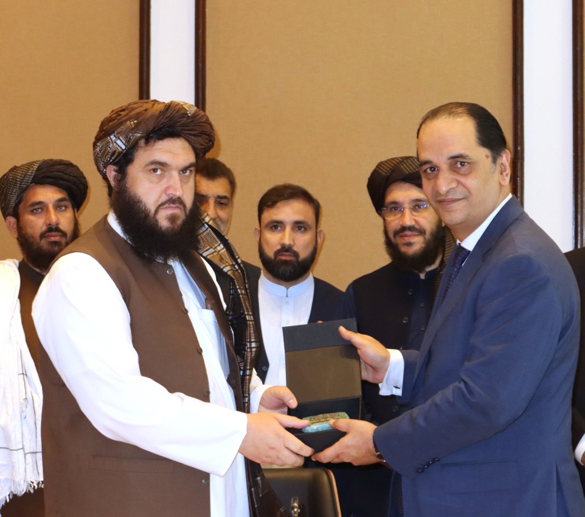 MahazOfficial1's tweet image. Alert: Pakistan and Afghanistan have signed a Preferential Trade Agreement (PTA) in Islamabad, which will reduce the preferential tax rate from 60% to 28% on select export items between the two countries starting August. The agreement covers Afghan exports to Pakistan, including.…