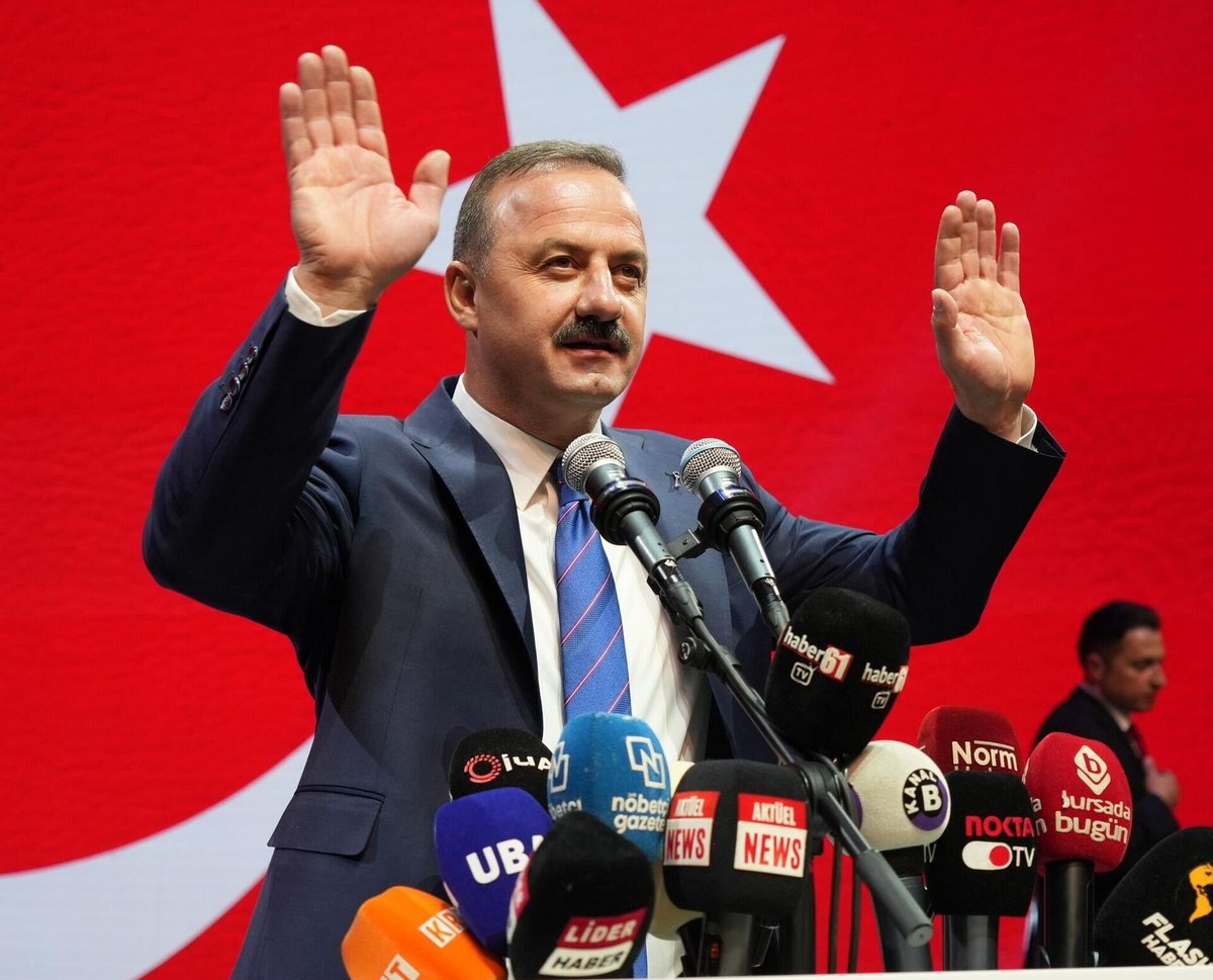 Son bir kaç gündür, Sosyal Medyada İttifak Senaryoları dolaşıyor.

Anahtar Parti Hegomanyasından bağımsız biri olarak söylüyorum.

Yavuz Başkan ne derse o..

Yavuz Başkan İYİ Parti den istifa ettiği gün ,  basın açıklamasındaki 

"Yavuz Ağıralioglu için  şartlar hiç değişmez."