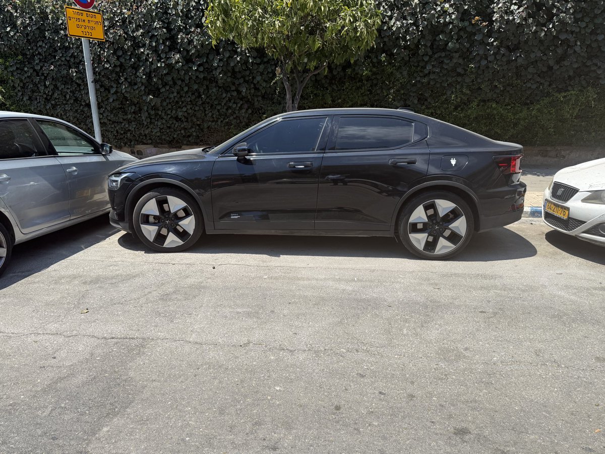 HilzFuld's tweet image. You gotta love the chutzpah of Israelis. I came back to my car and this is how someone parked in front of me.
Pray for me. 😂