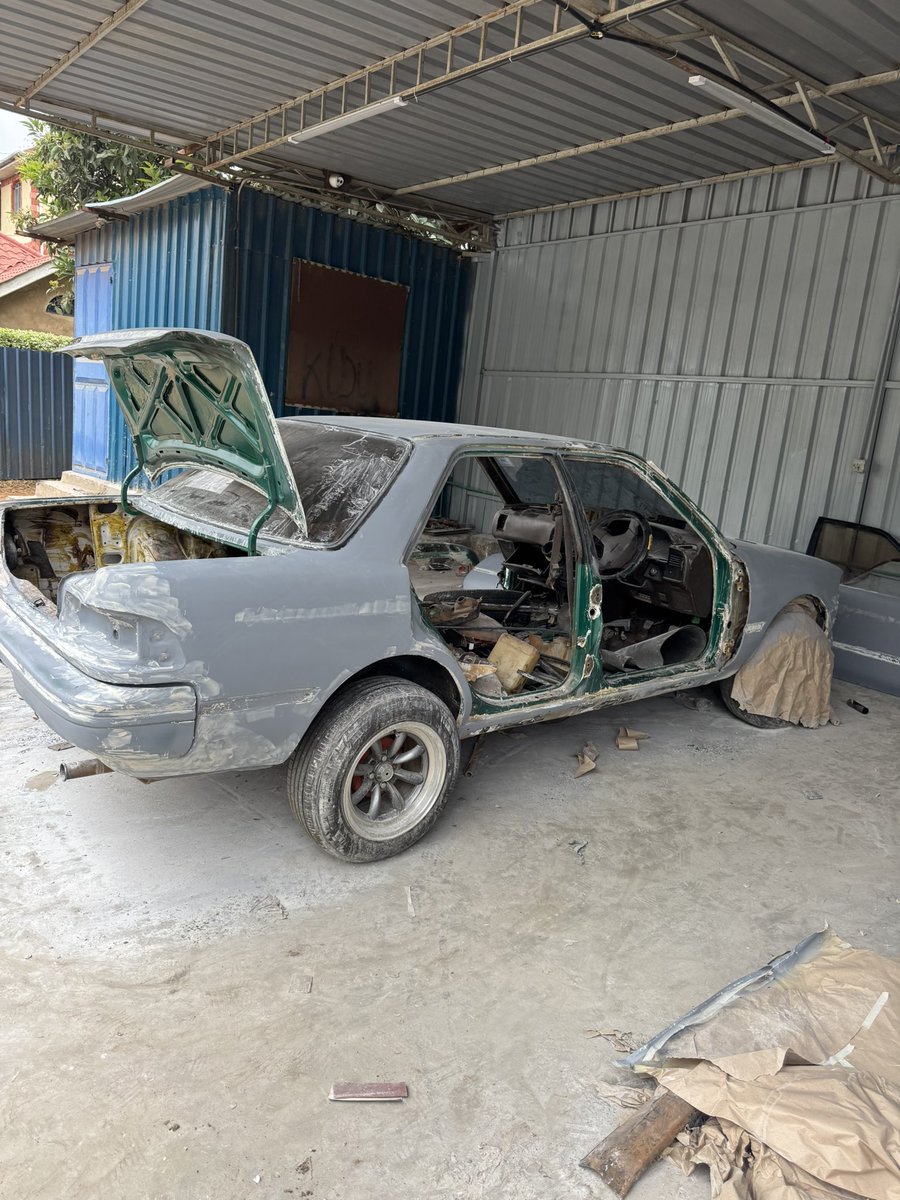 Anto_mbuguaa's tweet image. Sometimes we do paint everything aside… like this project car …. Approach this kind of restoration with caution… 2k usd