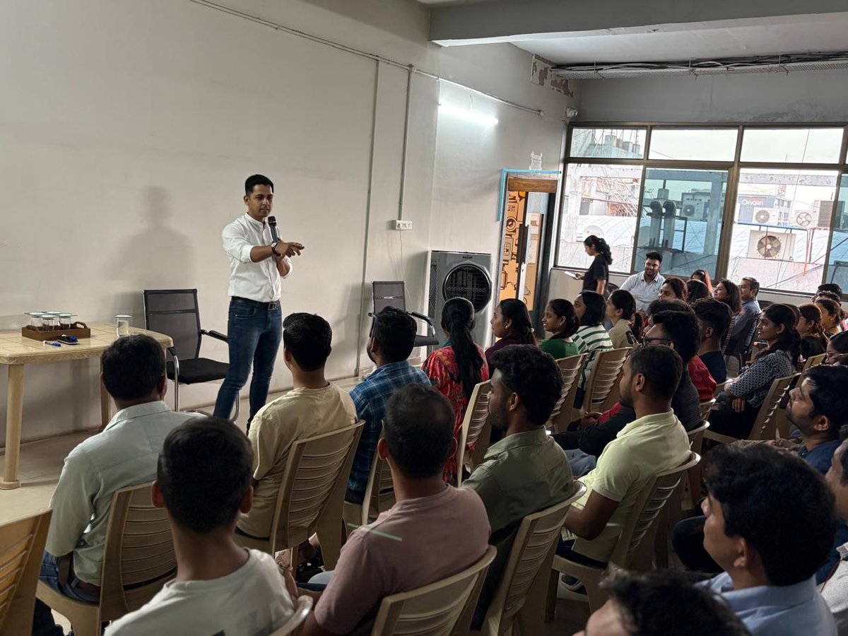 LearningSpiral's tweet image. 🌟 Cultivating Calm in the Corporate Chaos 💼🧘

As part of our HR Initiative – July 2025, we hosted a rejuvenating yoga session with the renowned Mr. Manjeet Sthapak.

A collective pause to stretch, breathe, and reset. 💼🧘‍♀️
Here’s to a healthier, mindful work culture! 💚🌱