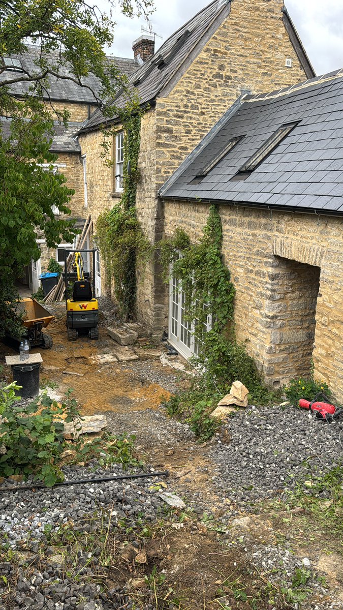 Millrickles's tweet photo. Landscaping #charlbury https://t.co/gFYh8AZDg4