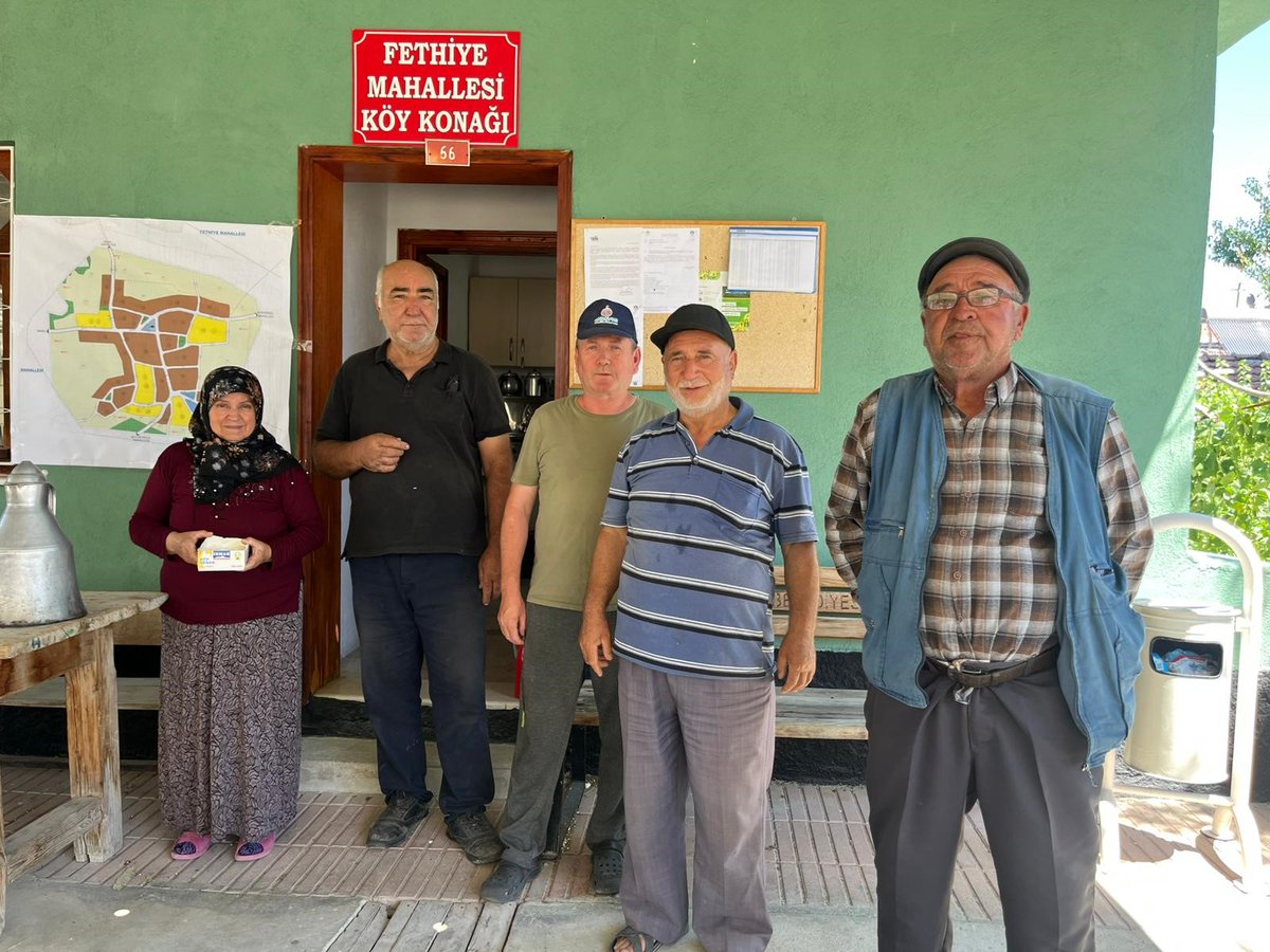 EskHaberOtesi's tweet image. Seyitgazi ilçesinde yangına müdahale 2’nci gününde de devam ederken, Fethiye Mahallesi’ndeki köylüler, bölgeden geçen ekiplere yiyecek ve içecek ikram ederek onlara yardımcı olmaya çalışıyor.
haberotesi.com.tr/koyluler-yangi…
#bist100 #LCWaikikiBoykot #yardımlaşma