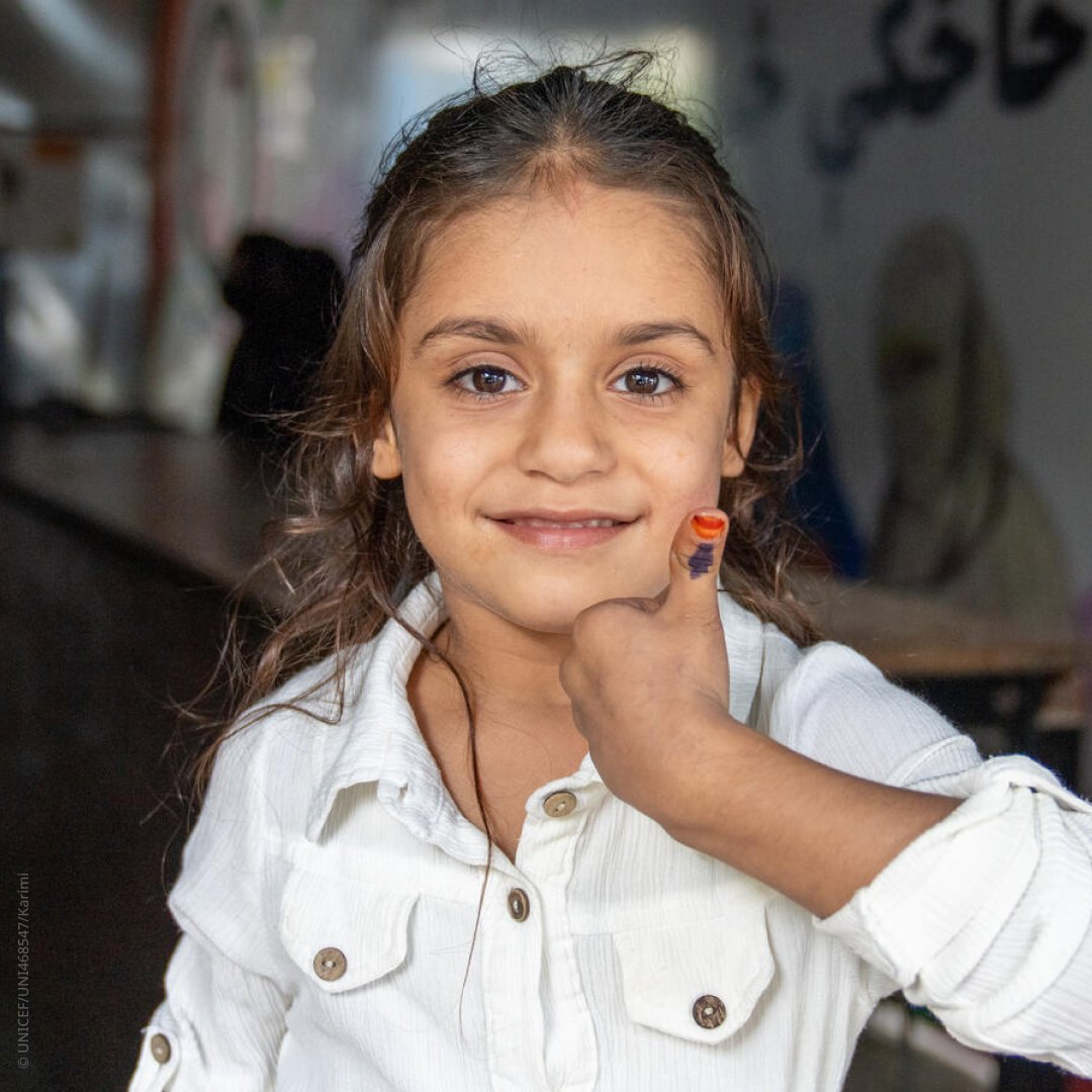 UNICEFROSA's tweet image. #DYK: Nearly 670,000 children in South Asia got their first vaccine in 2023–2024.But 2.9 million are still missing out—some not vaccinated at all, others only partly.
This leaves them vulnerable and weakens immunity for entire communities.
