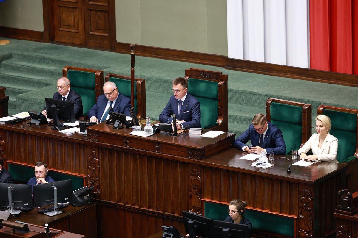 MI_GOV_PL's tweet image. ✅ 39. posiedzenie Sejmu
🚴 Parlamentarny Zespół ds. Bezpieczeństwa Ruchu Drogowego omówi propozycję @MI_GOV_PL dotyczącą wprowadzenia obowiązku jazdy na rowerze w kasku dla dzieci do 16 roku życia.
🛣️ Komisja Obrony Narodowej:
Informacja Ministerstwa Infrastruktury i…