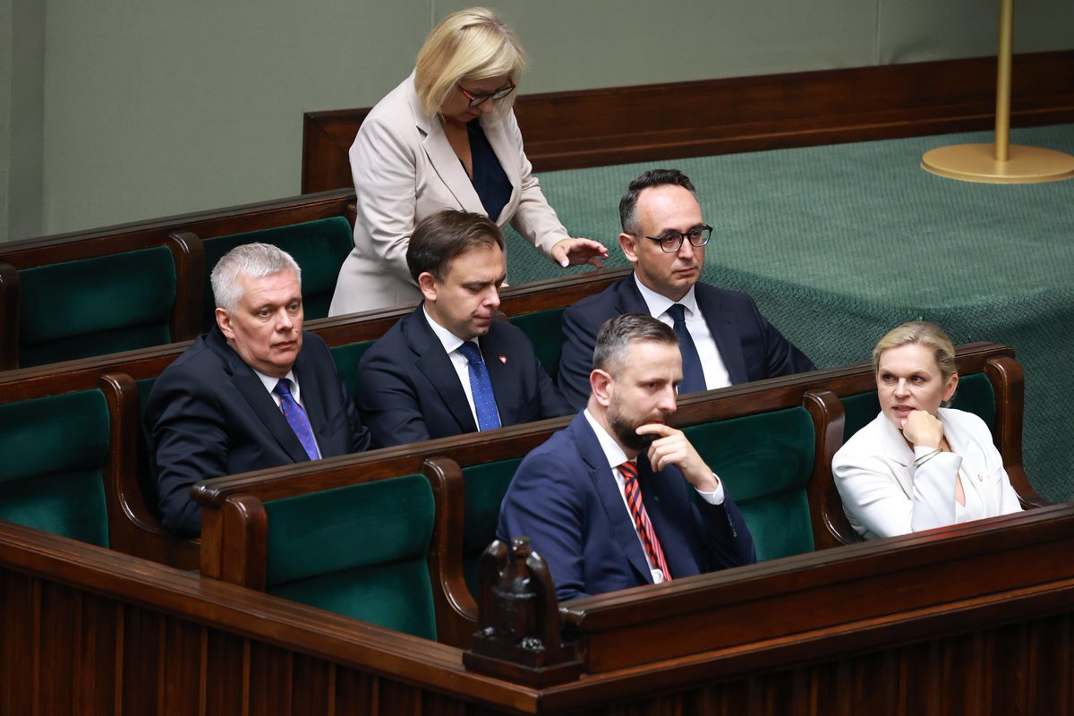 MI_GOV_PL's tweet image. ✅ 39. posiedzenie Sejmu
🚴 Parlamentarny Zespół ds. Bezpieczeństwa Ruchu Drogowego omówi propozycję @MI_GOV_PL dotyczącą wprowadzenia obowiązku jazdy na rowerze w kasku dla dzieci do 16 roku życia.
🛣️ Komisja Obrony Narodowej:
Informacja Ministerstwa Infrastruktury i…