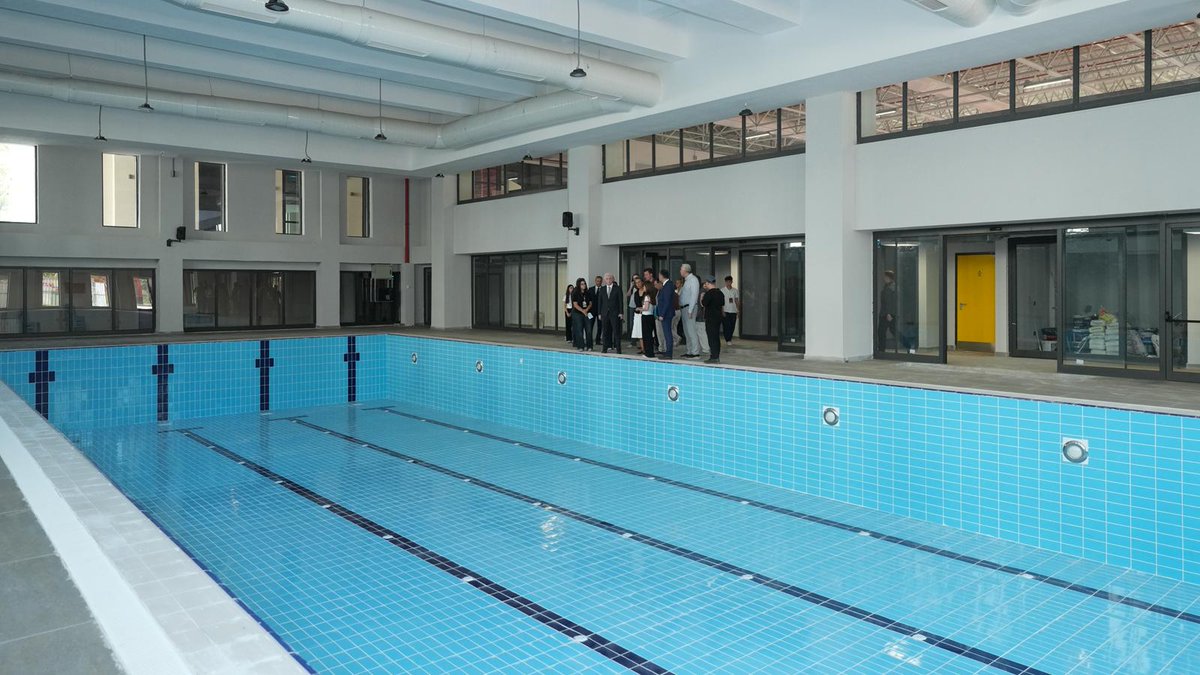 Haydarpaşa Lisesi kampüsünde inşa çalışmaları tüm hızıyla sürüyor. 

Valimiz Davut Gül, Haydarpaşa Lisesi’nde incelemelerde bulunarak yetkililerden bilgi aldı. Yurt ve Sosyal Tesis binaları tamamlanma aşamasına gelinen projede okul inşaatında ise önemli aşama katedildi.