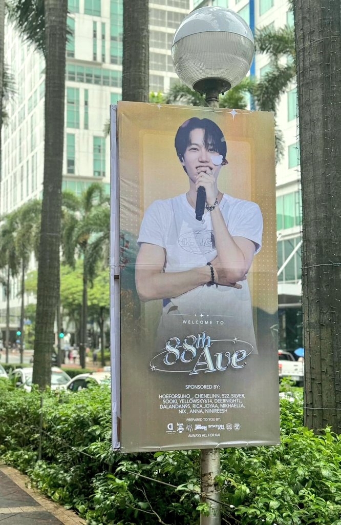 Where Kai is, the air is about 2 degrees hotter🔥
The rain stops the moment all the lamp post banners are up! 💛✨️Praying for better weather!

Special thanks to all your efforts for the lamp post banner project <a href="/TheBoyWhoDanced/">The Boy Who Danced</a> 
🎨<a href="/alterrchan/">♡</a> 

📸 <a href="/bmariaerigom/">BEATI ♡ 엑소</a>
#KaiAt88thAvenue