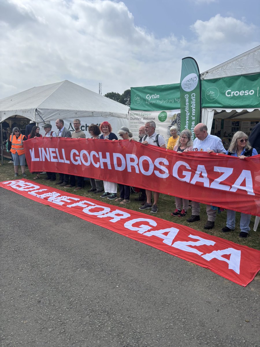 OxfamCymru's tweet image. Today we’ve joined @DileuTlodi @CytunNew to raise a #RedLineCymru for Gaza and call for peace @royalwelshshow