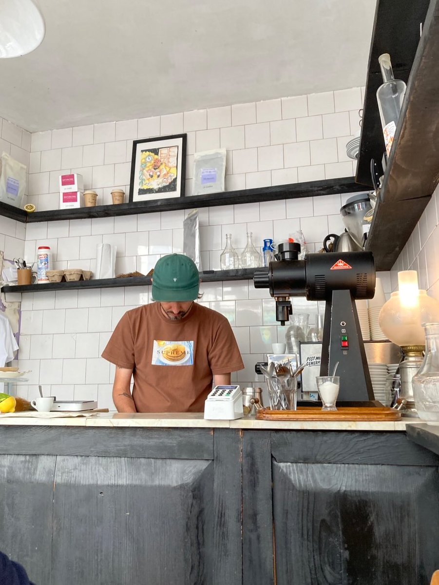 aprioriparis's tweet photo. 【Boot café(cafeteria) 】
パリのマレ地区にある［Boot café］
こじんまりとした店内は、美味しいコーヒー屋さんの雰囲気が漂っています☕️

https://t.co/wi2BcTKFY3

#paris #フランス #パリ #輸入代行 #買物代行 #個人輸入 #パリのカフェ #パリ散歩 https://t.co/souKPtrVvg