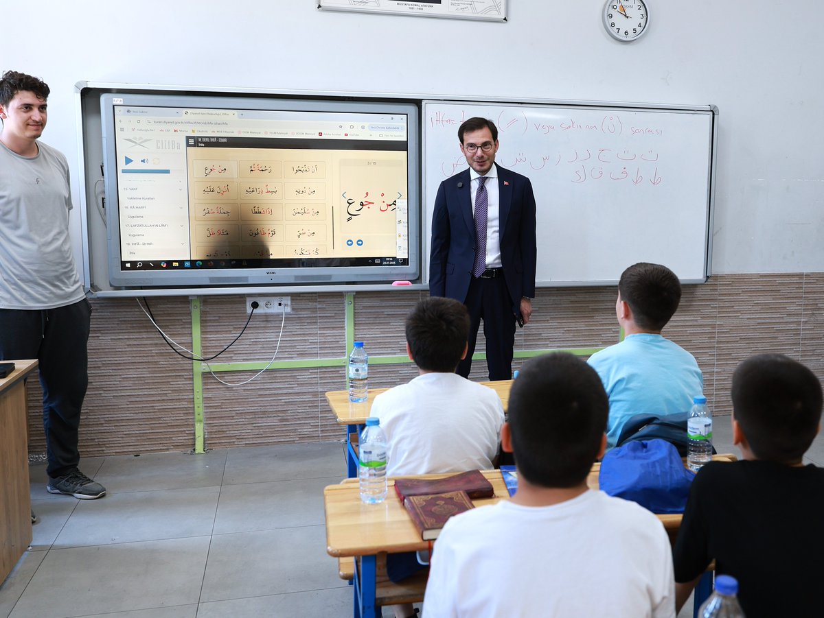 mkyazicioglutr's tweet image. 📌Gaziosmanpaşa Ortaokulu'nda devam eden yaz kurslarını ziyaret ederek, değerli öğrencilerimize ve kıymetli eğitimcilerimize başarılar diledik.
Rabbim tüm öğrenci kardeşlerime zihin açıklığı, başarılarla dolu bir ömür nasip etsin.🤲