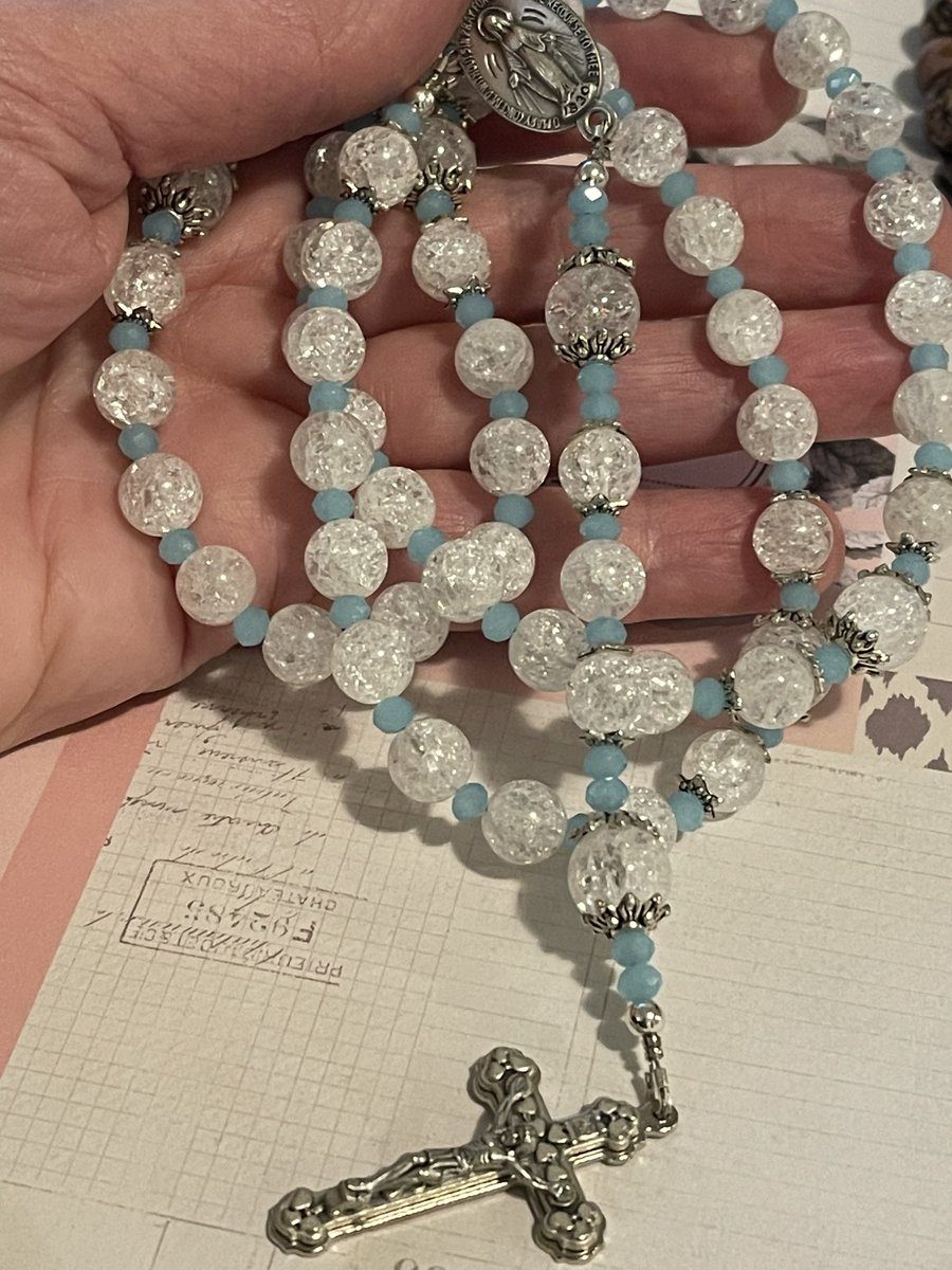 AnneGale17's tweet photo. I made this #etsy #rosary https://t.co/LXsvAiKBQ1 https://t.co/rg1FcRd8cT