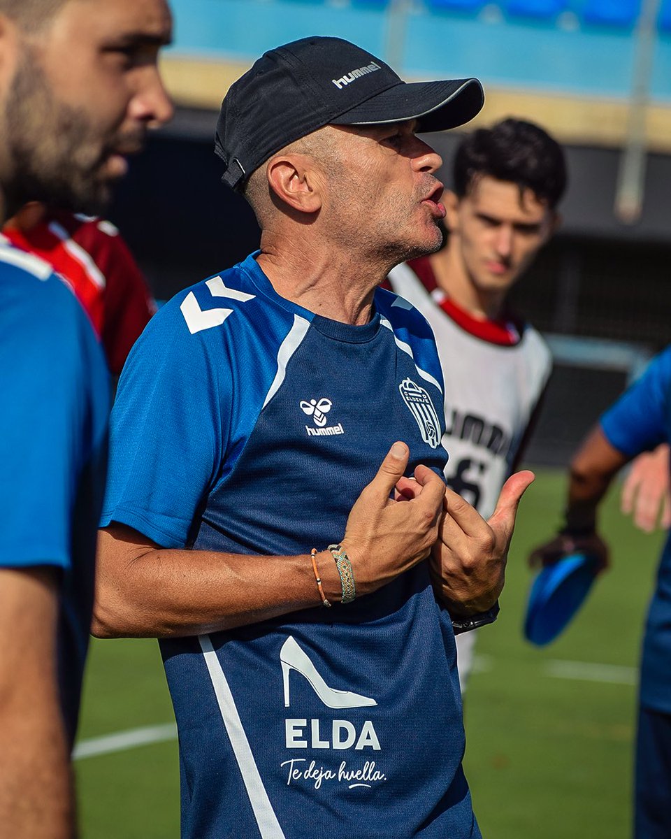 CD_Eldense's tweet image. 🏋🏻‍♂️⚽️ Día 2✌🏻🏟️

#EldaLateEnAzulYGrana #AupaDeportivo