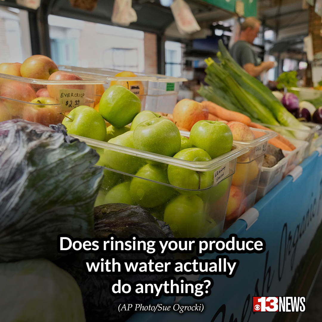 WOWK13News's tweet image. You might not get sick from popping an unwashed grape in your mouth. But would it be significantly less risky if you rinsed it off?
Without a doubt, according to experts.
wowktv.com/news/does-rins…