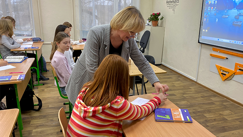 WBG_Transport's tweet image. #Ukraine: The Lifting Education Access & Resilience in Times of Need (LEARN) program is addressing the immediate impact of the war - improving school safety, providing free #transportation for students, training teachers, and purchasing textbooks.
ℹ️wrld.bg/hfll50VFyQo