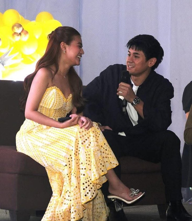 One glance, no words required.

VICEsayang DATE WithDUSTBIA