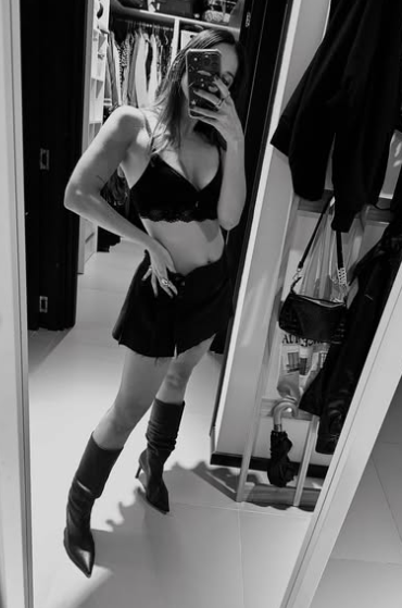 What's your excuse to not be wearing boots girls? 
#mirrorselfies #mirrorcheck #nightlife