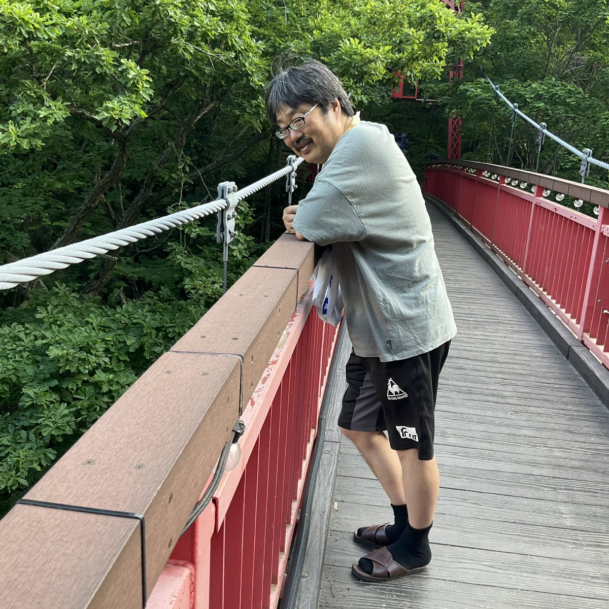 rokkaku_band's tweet photo. 2025/7/22 六角精児バンド
今日は移動して明日のラジオのリハーサル、そして定山渓へ

暑い北海道で涼を求めて行ってきました
足湯に入ったりとゆっくりできました

明日の朝8:30からのNHK R1 「ふんわり」に六角精児バンドが出演します

#定山渓 #六角精児バンド https://t.co/r6BNvq3WnL