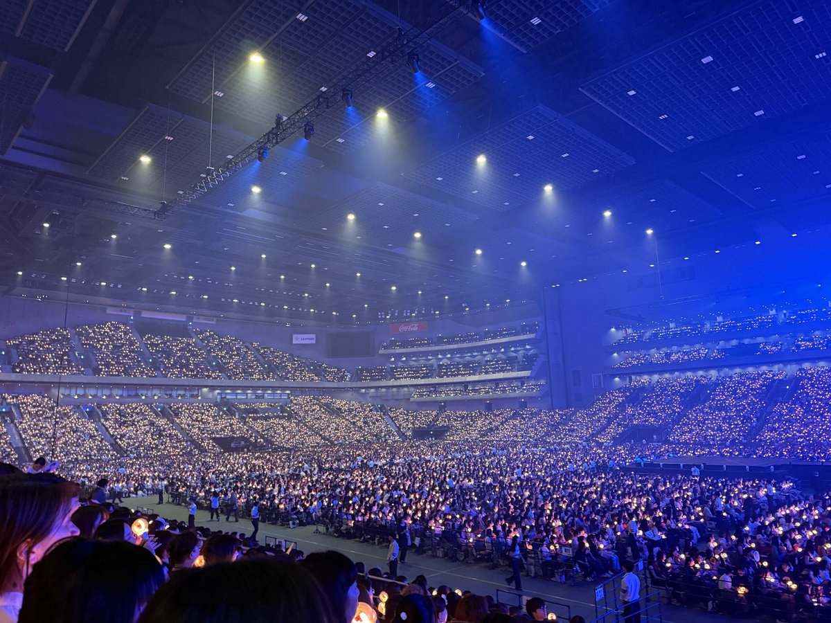 Watching RIIZE grow before our eyes after all they’ve been through, is truly heartwarming. They’re not even two years into their journey, yet they’ve already pulled such a crowd for a weekday concert 🥺