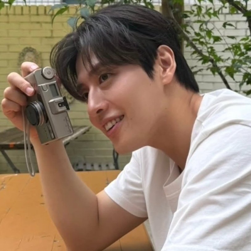 ukedaeho's tweet image. β Love at first sip . . . β ; a #myungdae socmed au β
> Daeho is a new employee in a cafe known for wrecking names, but accidentally gets Myunggi's right. Now Myunggi keeps coming back for something other than coffee.