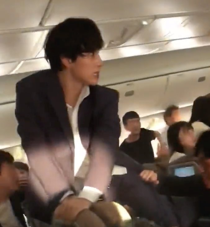 피폐한거 그만 좋아할때도 됐는데 류진석만 보면 얼굴 빨개짐..//