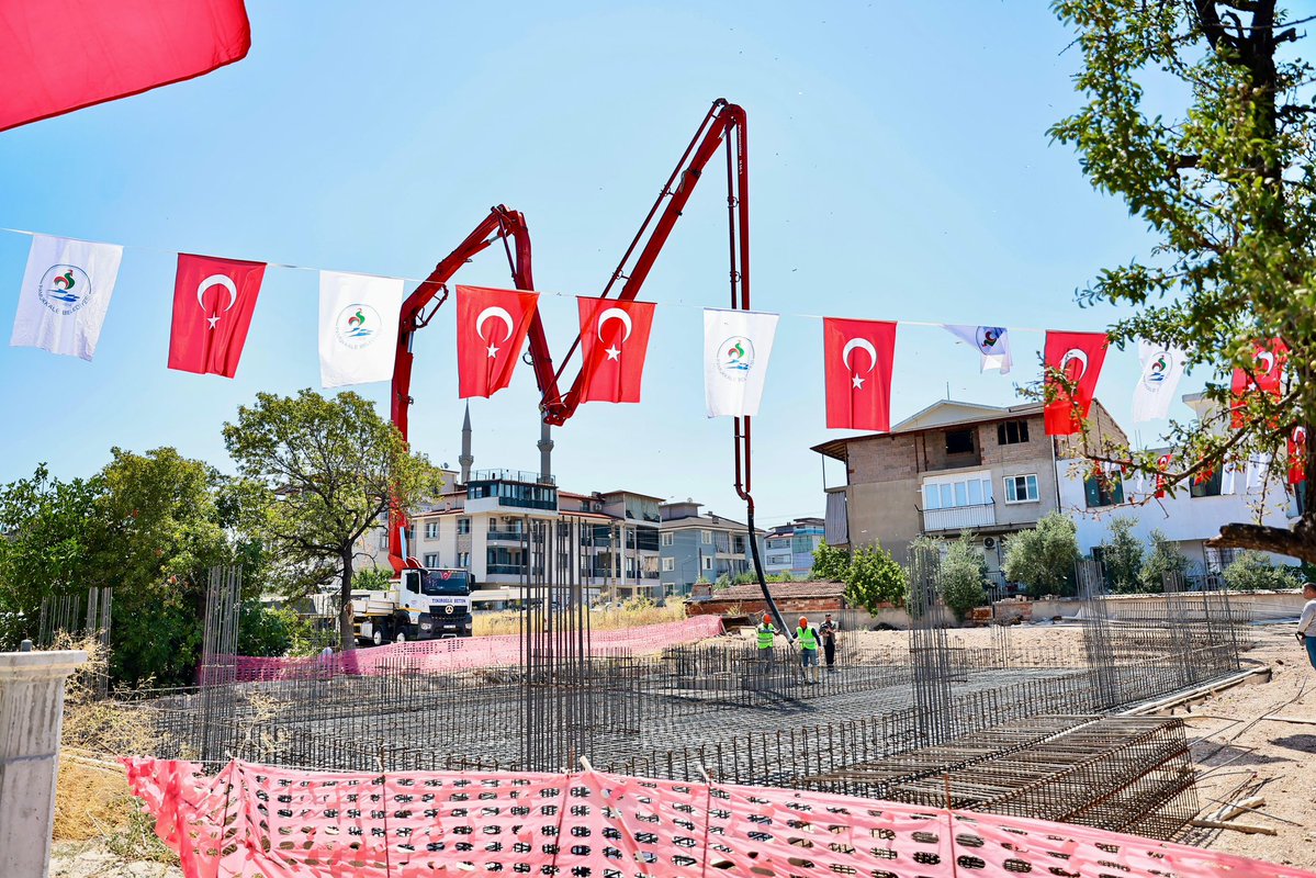 Pamukkale Belediyesi Gündüz Çocuk Bakımevi’nin temel atma törenine katılım sağladık. 

Çalışan annelerimizin en büyük yardımcısı olacak bu merkez, çocuklarımıza güvenli ve kaliteli bir ortam sunarak, onların geleceğe sağlam adımlarla ilerlemesini sağlayacak. Çocuklarımızın