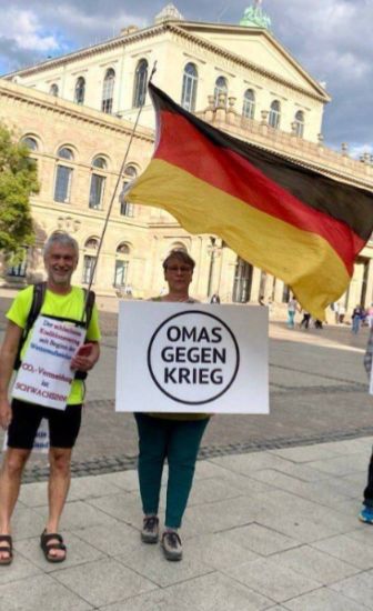 DeutscherSchfe3's tweet image. Beten Sie weiter, dass diese Aktivisten nicht als Verdachtsfall gelten. 🙏