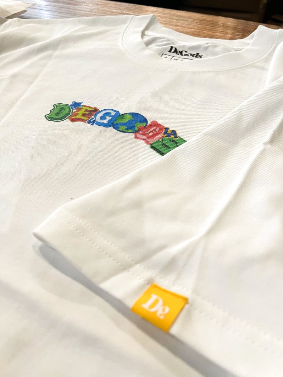 We5lie's tweet image. merch has started to ship📦

any questions to shipping/tracking DM ⚡️