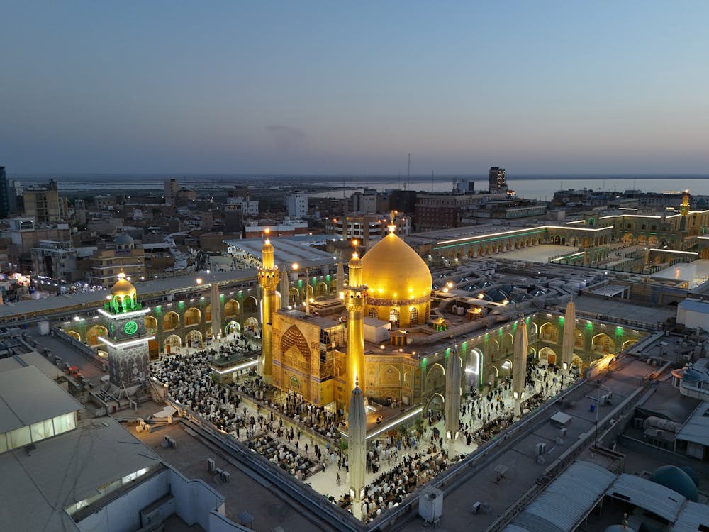 imamalinet_fa's tweet image. امیرالمؤمنین علیهالسلام فرمود:
«سه سال با پیامبر صلیالله علیه و آله و سلم،
نماز خواندم؛
قبل از آنکه کسی با او نماز بخواند.»
مناقب ابنمغازلی، ص ۱۷۸