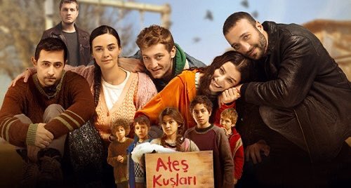 TvDunyasii's tweet image. Atv’nin unutulmaz dizilerinden biri olan #AteşKuşları, Ortadoğu’nun en büyük dijital eğlence platformlarından biri olan Noor Play’de yayınlanacak.