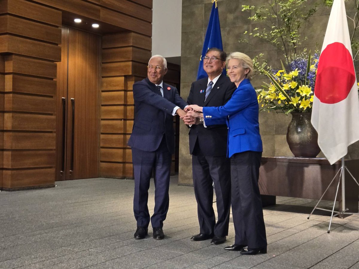 欧州連合（EU）のフォンデアライエン欧州委員長、コスタ欧州理事会議長にお越しいただき、日本・EU定期首脳協議を行いました。