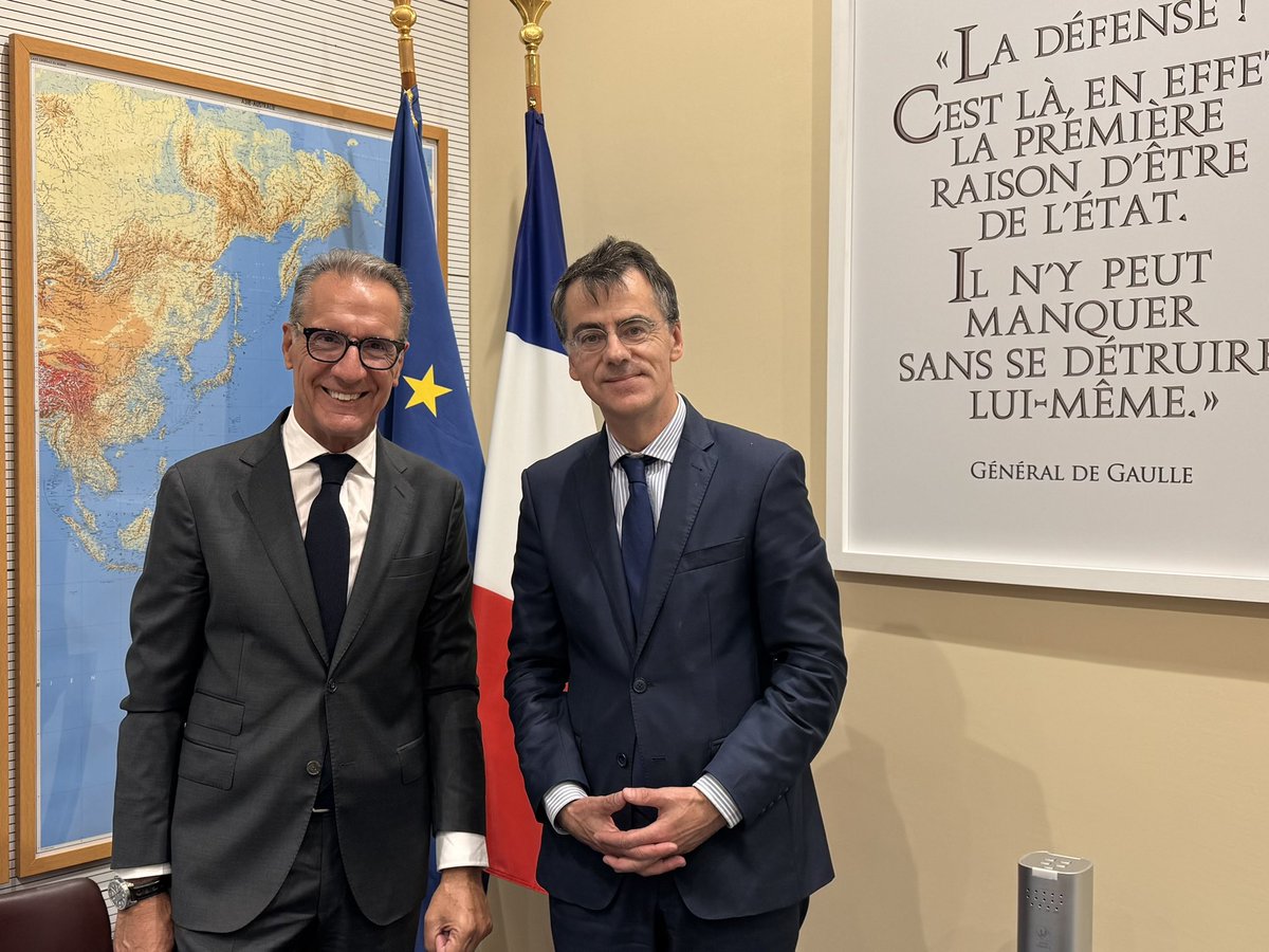 yfavennec's tweet image. Entretien très riche avec le nouvel Ambassadeur de France 🇫🇷 à Djibouti 🇩🇯: M. Jérôme Bresson. 
Très heureux d’avoir pu échanger avant son départ sur place, sur la relation de confiance qui existe entre la France et Djibouti et les partenariats qu’il nous faut développer.