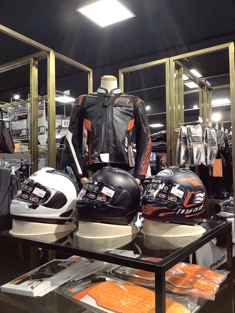 ricolandfukuoka's tweet photo. ✨新商品入荷情報✨
#Arai×#HYODO コラボ #RX7X が発売‼️
数量限定です🙌
#HYODO らしいデザインですよー https://t.co/ZmHfjPVsHO