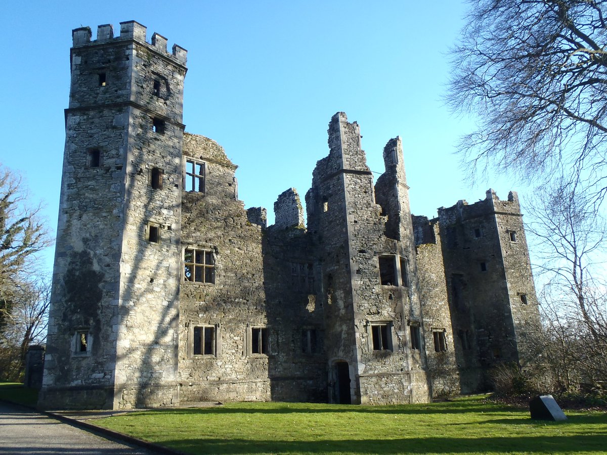 HankWedel's tweet photo. "Party at The Castle"
Mallow Castle Sunday July 27th 1-4pm
Hank Wedel's "Down In The City" 1pm
"Long Beach" 3pm
@MallowArtsFest https://t.co/RIVbcqCa45